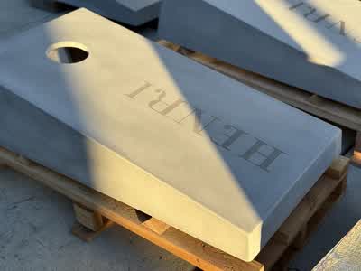 Iron Stain with Black Outline, Natural Grey Concrete